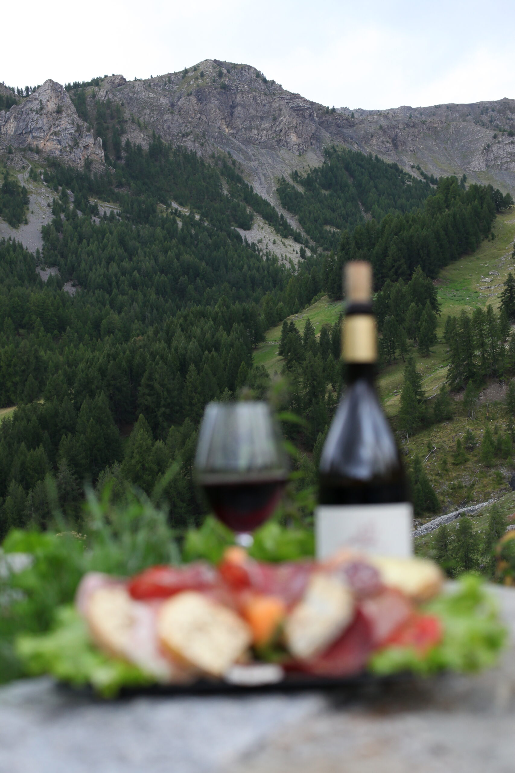 déjeuner en terrasse avec vue panoramique